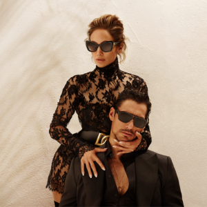 La nuova campagna D&G Eyewear ha come protagonisti Jennifer Lopez e David Gandy.